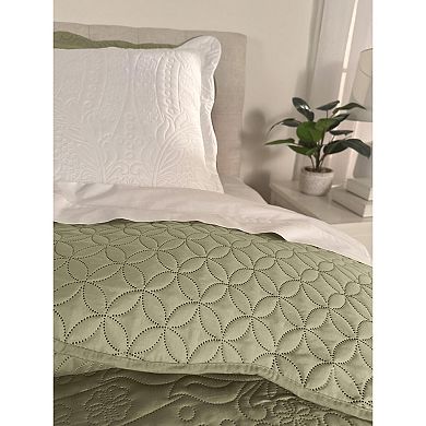 BrylaneHome Lily Damask Bedspread