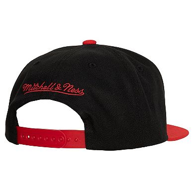 Men's Mitchell & Ness Black Chicago Blackhawks Core Team Ground 2.0 Snapback Hat