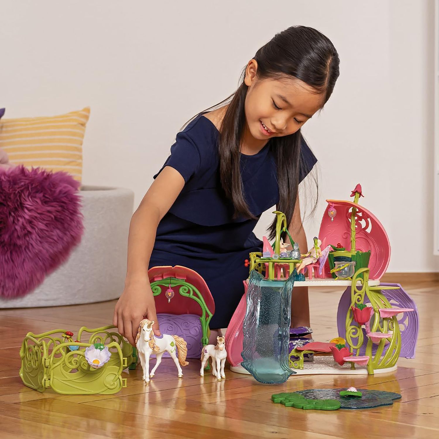 Детские фигурки Schleich Bayala Glittering Flower House With Unicorns, Lake & Stable Toy 71 pc Set — фото 6