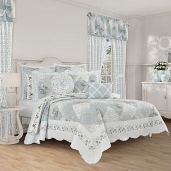 Royal Court Bungalow Scallop Trimmed Floral Quilt Set with Shams