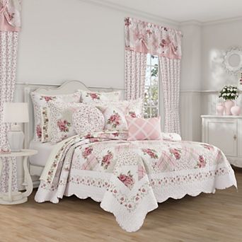 Royal Court Bungalow Scallop Trimmed Floral Quilt Set with Shams