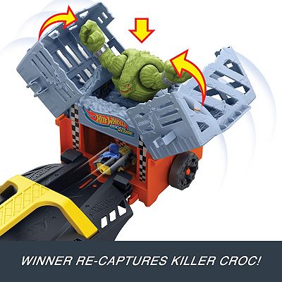 Mattel Hot Wheels RacerVerse Batman's Escape Chase Track Set