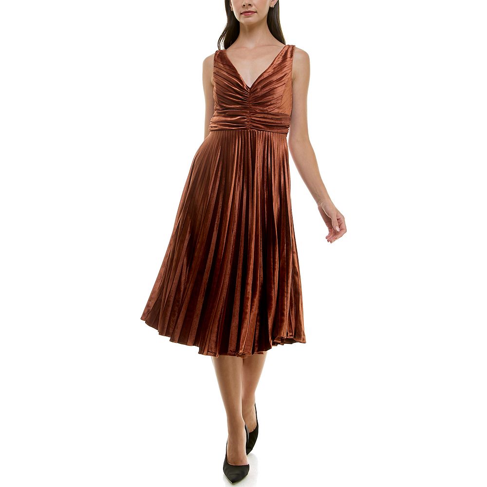 Women's Maison Tara Pleated Lux Velvet Midi Dress