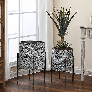 LuxenHome Set Of 2 Coastal Distressed White And Gray Metal Cachepot Planters With Metal Stand