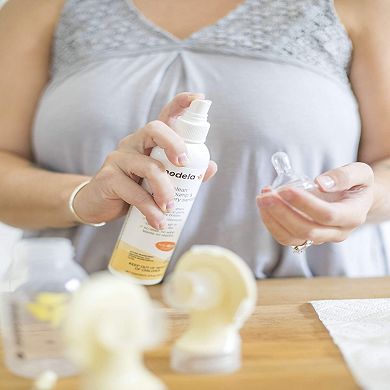 Medela Quick Clean Pump Sanitizer Spray 8oz
