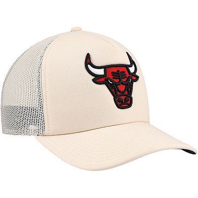 Men's Mitchell & Ness Cream Chicago Bulls Trucker Adjustable Hat