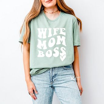 Simply Sage Market Wife Mom Boss Wavy Heart Short Sleeve Tee
