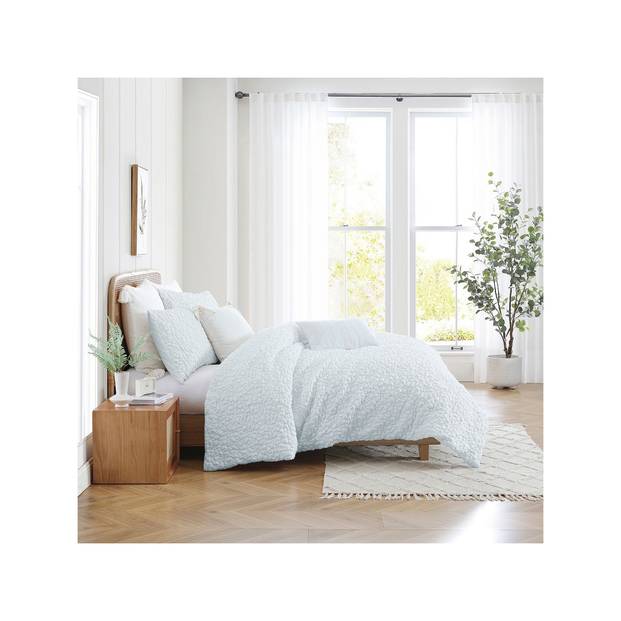 Peri Floral Bubble Comforter Set, White