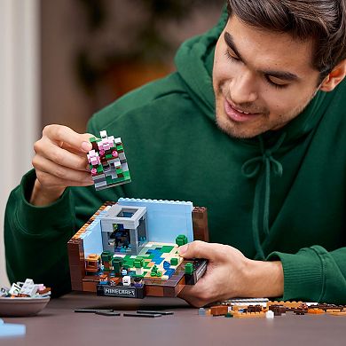 LEGO Minecraft The Crafting Table 21265 Building Kit (1195 pieces)
