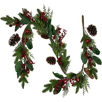 Northlight Pinecones and Berries Artificial Christmas Garland