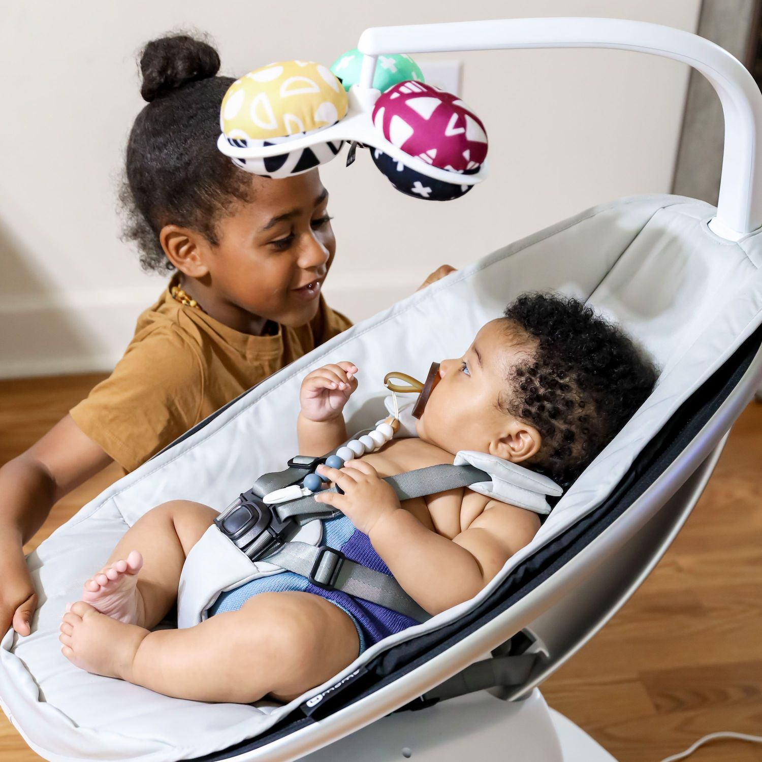 4MOMS MamaRoo Multi-Motion Baby Swing