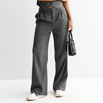 Juniors' SO® Wide Leg Pleated Curvy Fit Trousers