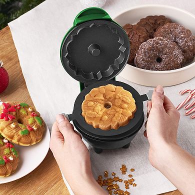 Dash Mini Wreath Bundt® Maker