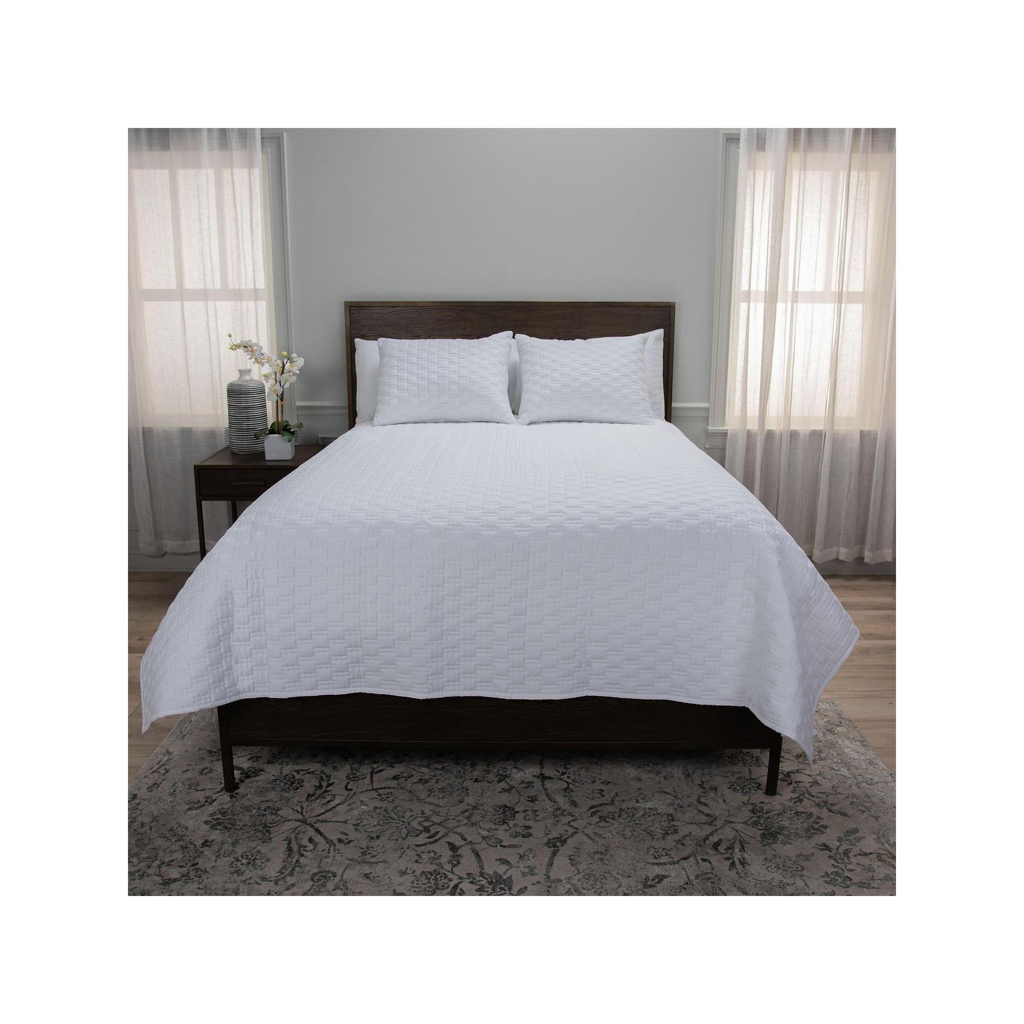 Rizzy Home Geo Quilt Set with Shams, White