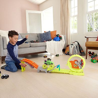 Hot Wheels Monster Trucks Power Smashers Charge & Chase Challenge Track Set