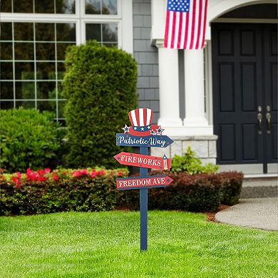 Glitzhome Patriotic/ Americana Wooden Top Hat Word Sign Yard Stake
