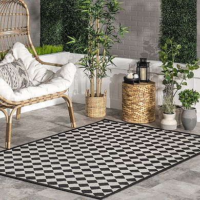 nuLOOM Myka Checkered Indoor / Outdoor Area Rug