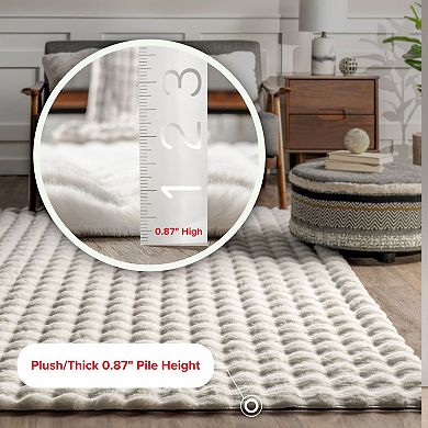 nuLOOM Jeni Solid Faux Rabbit Machine Washable Area Rug