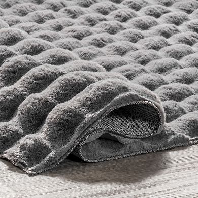 nuLOOM Jeni Solid Faux Rabbit Machine Washable Area Rug