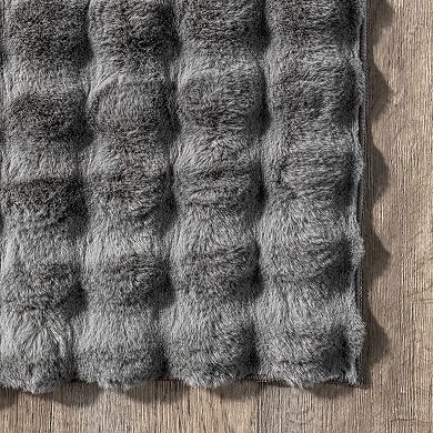 nuLOOM Jeni Solid Faux Rabbit Machine Washable Area Rug