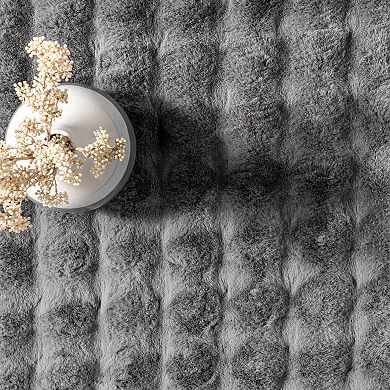nuLOOM Jeni Solid Faux Rabbit Machine Washable Area Rug
