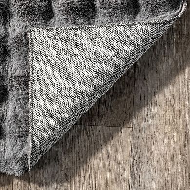 nuLOOM Jeni Solid Faux Rabbit Machine Washable Area Rug