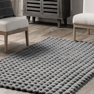 nuLOOM Jeni Solid Faux Rabbit Machine Washable Area Rug