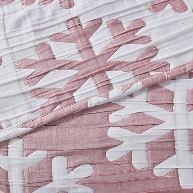 Madelinen Reversible Snowflake Matelassé Quilt Set with Shams