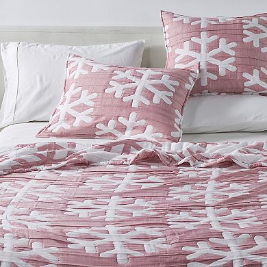 Madelinen Reversible Snowflake Matelassé Quilt Set with Shams