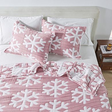 Madelinen Reversible Snowflake Matelassé Quilt Set with Shams