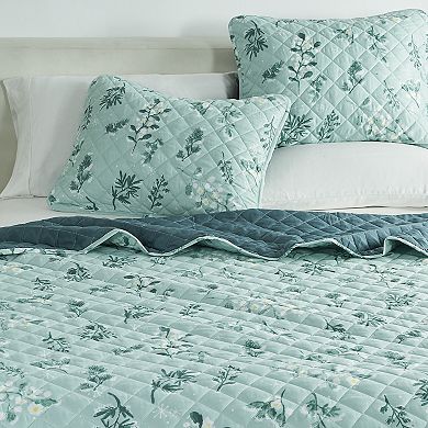 Madelinen Snowy Winter Printed Reversible Quilt Set with Shams