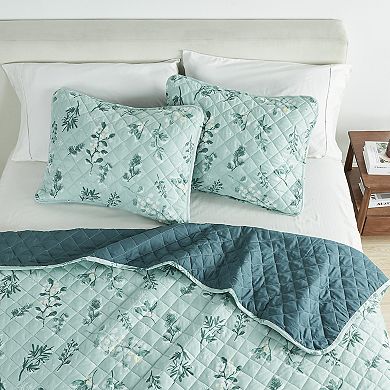 Madelinen Snowy Winter Printed Reversible Quilt Set with Shams