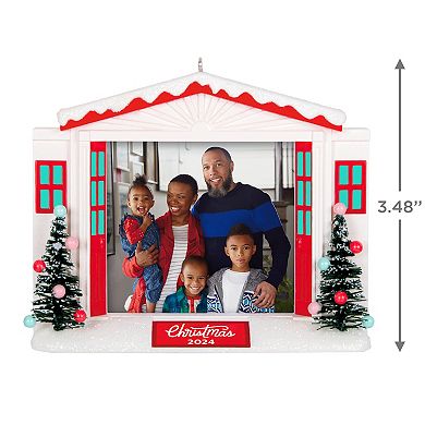 Christmas Memories Family Photoholder 2024 Hallmark Keepsake Christmas Ornament