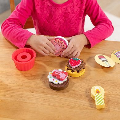 Melissa & Doug Play to Go Cake and Cookies Play Food Travel Toy in Cup with Fidget Toy Lid