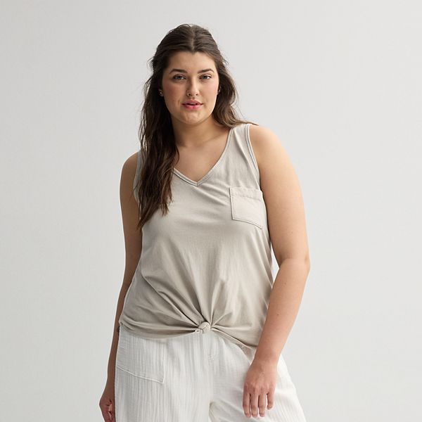 Juniors' Plus Size SO® Relaxed V-Neck Pocket Tank Top - Platinum Beige (1X)