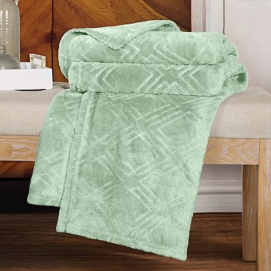 SUPERIOR Alaska Diamond Plush Fleece Ultra-Soft Blanket