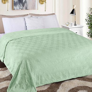 SUPERIOR Alaska Diamond Plush Fleece Ultra-Soft Blanket