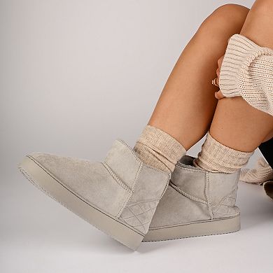 Journee Noa Women's Cushioned Ankle Boot Slippers