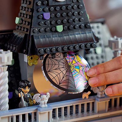 LEGO Wednesday: Wednesday & Enid's Dorm Room Building Set - 76781