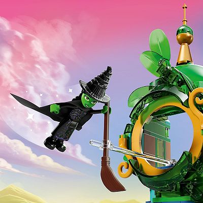 LEGO Wicked Welcome to Emerald City 75684 Building Kit (945 pieces)