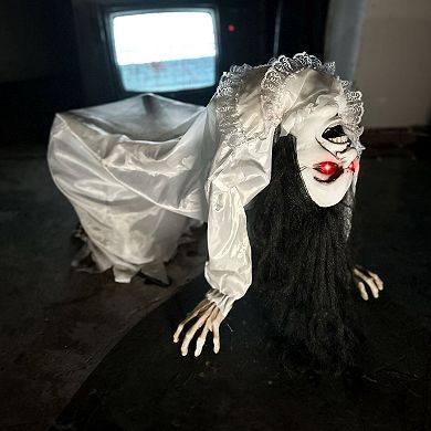 Haunted Hill Lifesize Animatronic Possessed Woman with Lights And Sound