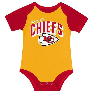 "Newborn & Infant Kansas City Chiefs Dynamic Duo Bodysuit, Bib & Knit Hat Set"