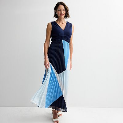 Women's Sandra Darren V-Neck Sleeveless Pleated Maxi Dress
