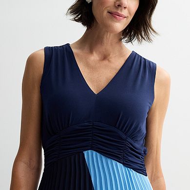 Women's Sandra Darren V-Neck Sleeveless Pleated Maxi Dress
