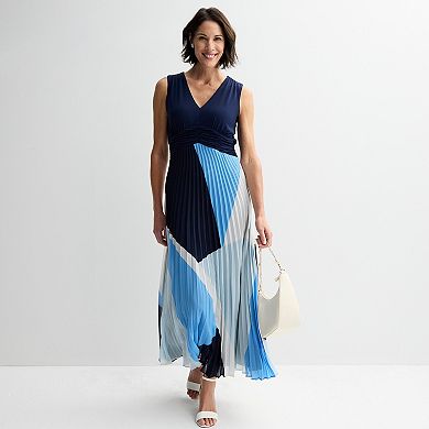 Women's Sandra Darren V-Neck Sleeveless Pleated Maxi Dress