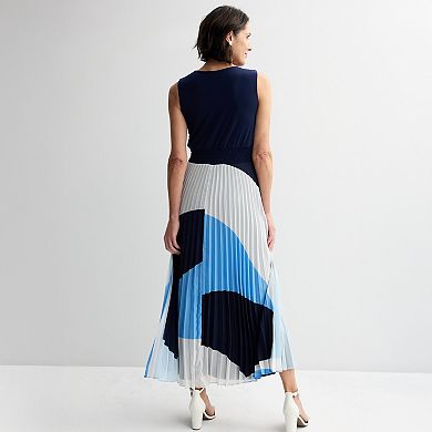 Women's Sandra Darren V-Neck Sleeveless Pleated Maxi Dress