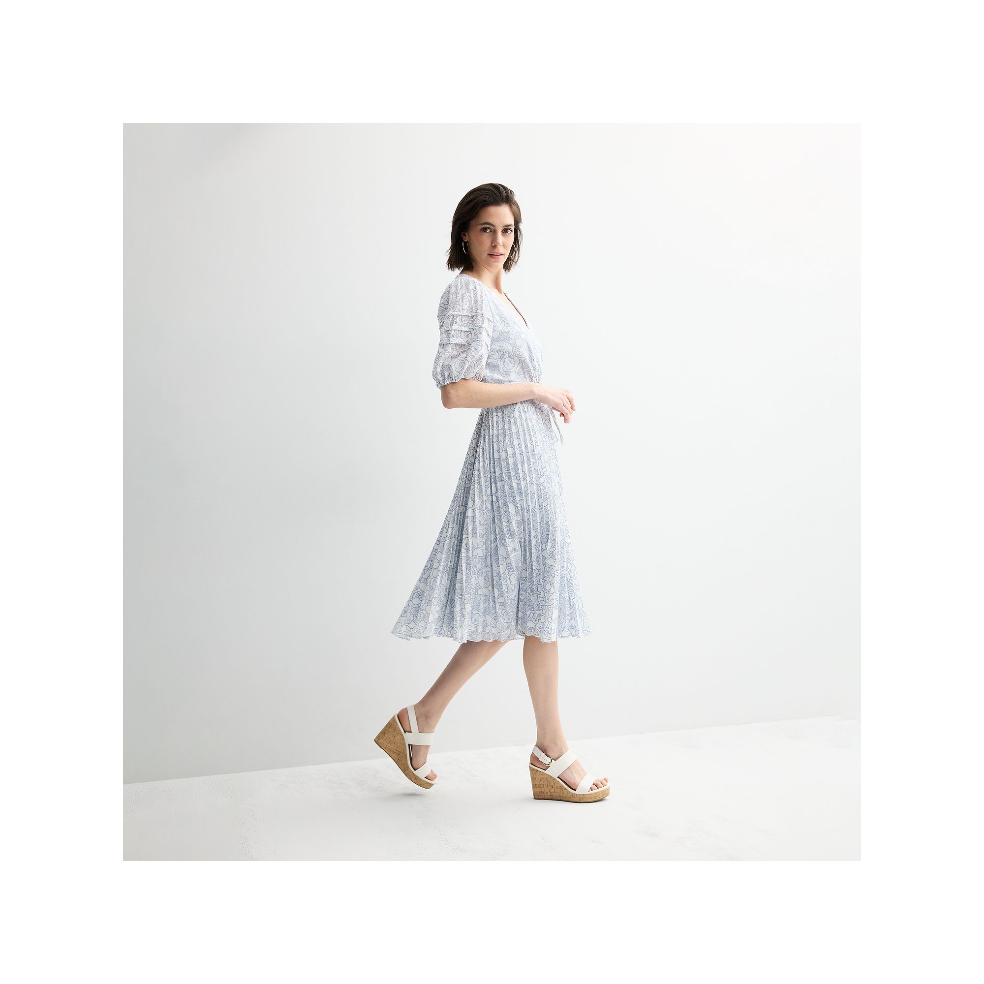 Womens Maison Tara Rose Lace Pleated Midi Dress, Size: 4, Peri Blue