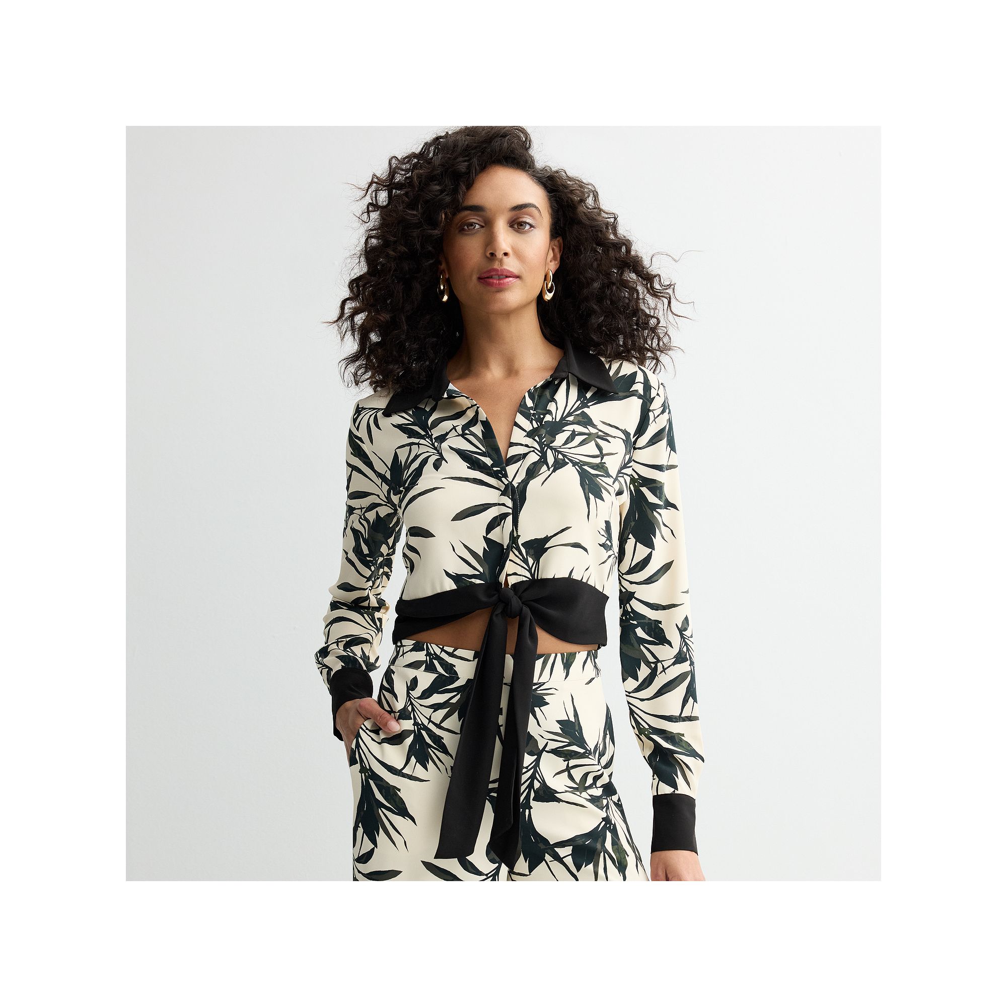 Womens bebe Printed Palm Tie-Front Collared Blouse, Size: Small, Foliage
