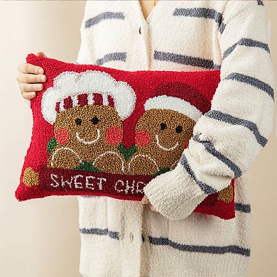Glitzhome Hooked Gingerbread Boy & Girl Pillow, Christmas Throw Pillows Cushion, 18" Lx12 H