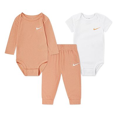 Newborn Baby Nike Essentials Bodysuits & Pants 3-Piece Set
